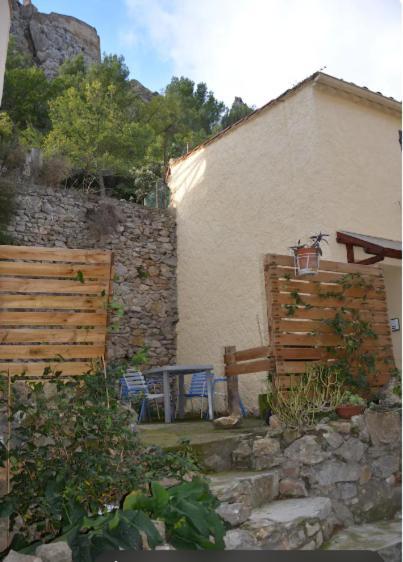 Gite Rue Tranquille Padern Bagian luar foto