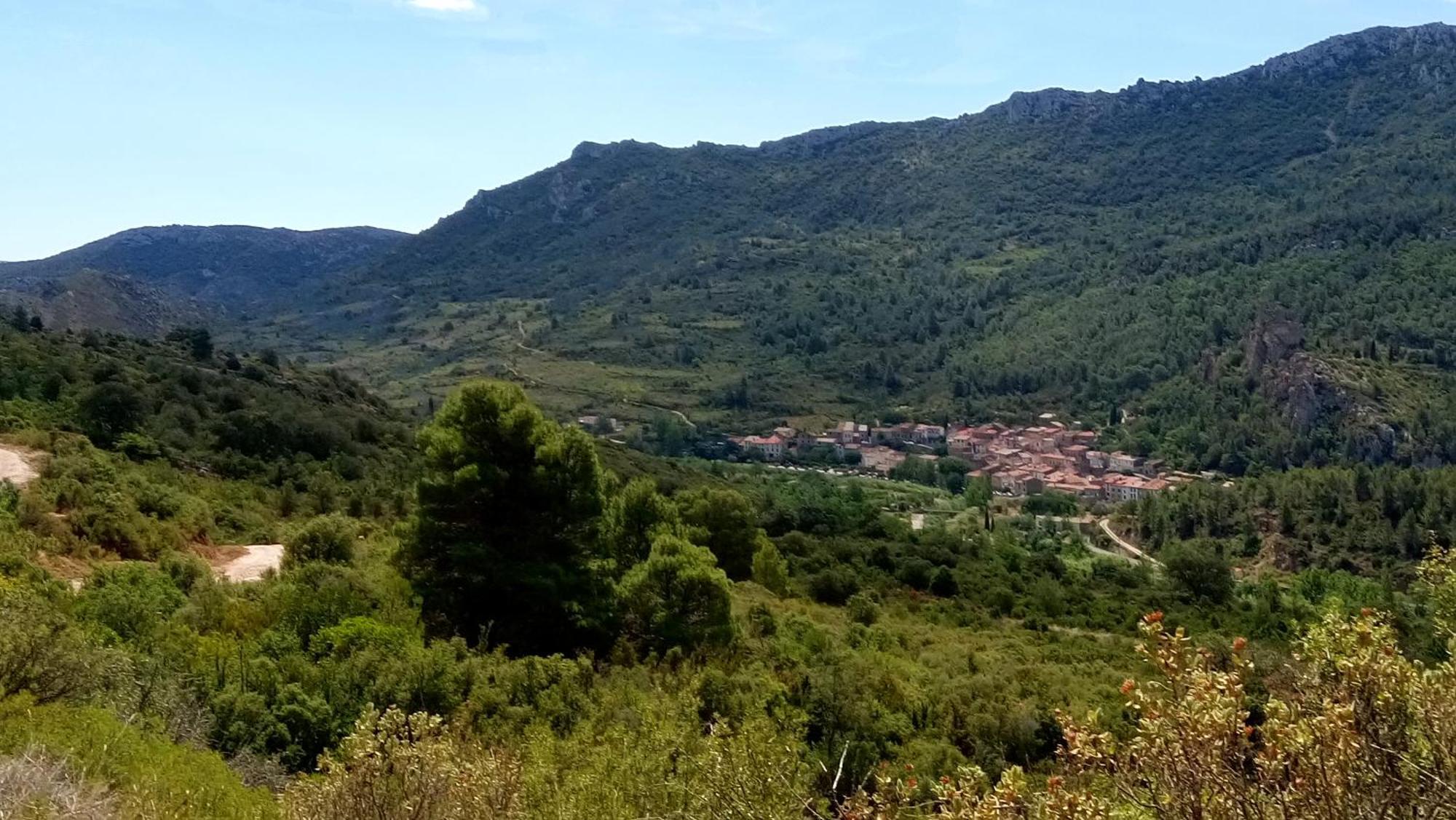 Gite Rue Tranquille Padern Bagian luar foto